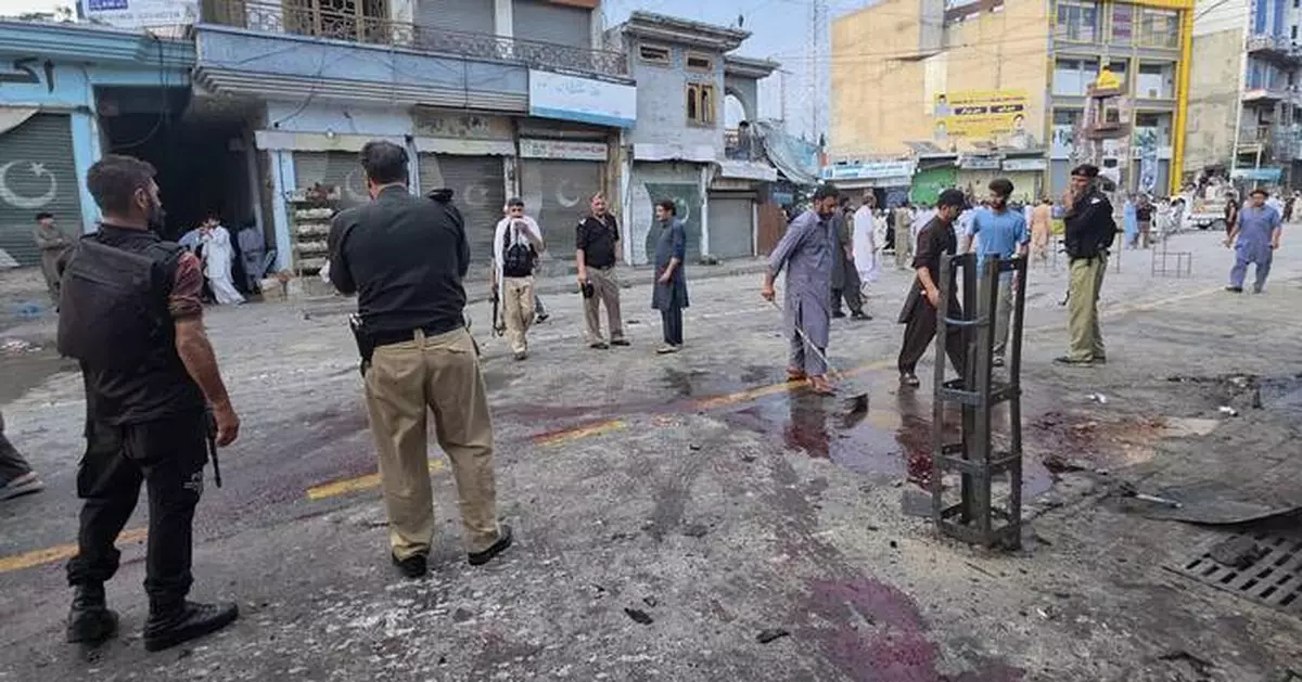 A suicide bomber strikes an antimilitant rally in northwestern Pakistan, killing at least 14