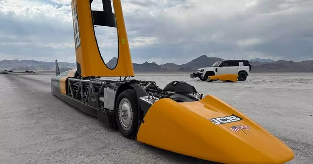 Britain's Andy Green sets another speed record, this time for fastest run in a hydrogen-powered car