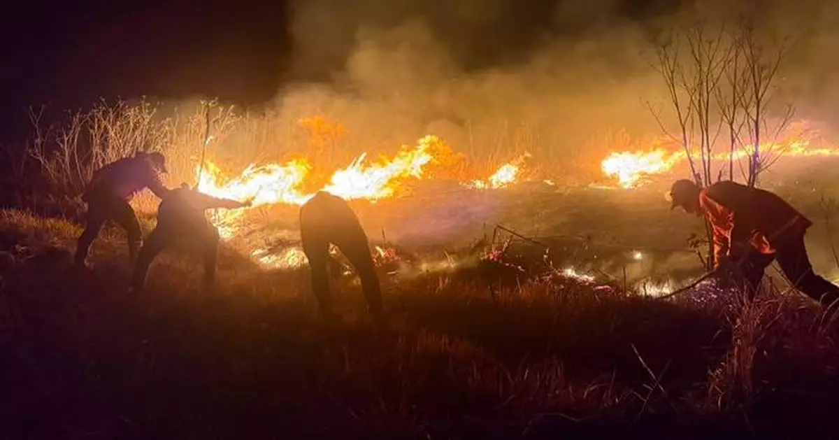 Wildfire in Indonesian national park grows