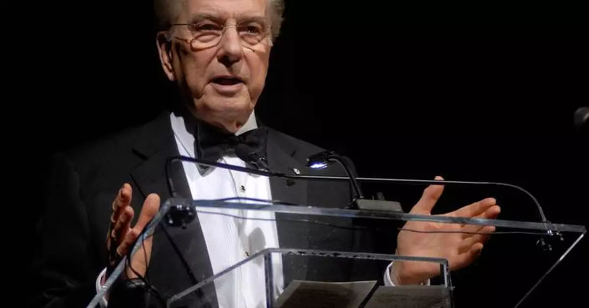 Lloyd Robertson, longtime anchor of Canada's top TV newscast, dies at 92