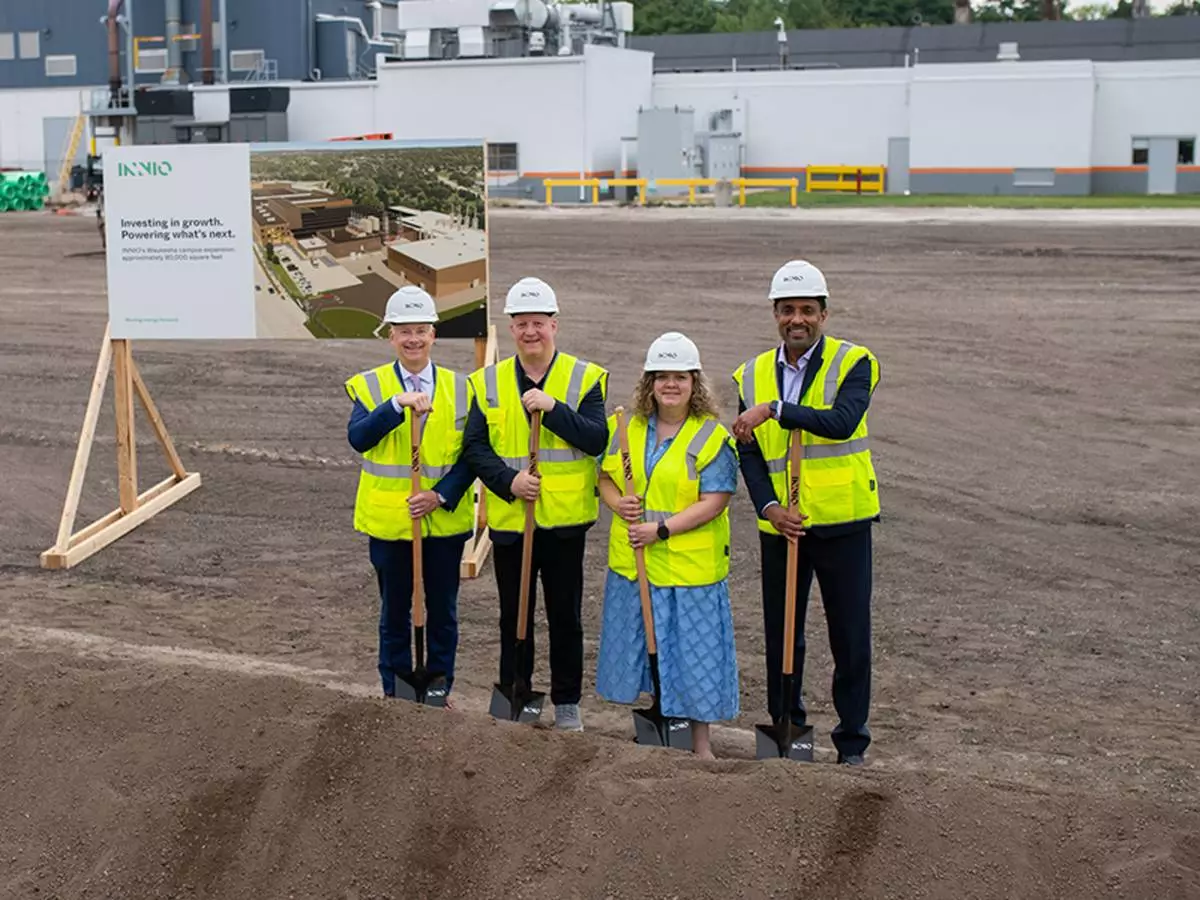 Left to right: John W. Miller, Secretary and CEO of the Wisconsin Economic Development Corporation (WEDC); Martin Mühlbacher, Senior Vice President Operations, Jenbacher, INNIO; Alicia Halvensleben, Mayor of Waukesha; and Roger George, CEO Waukesha, INNIO