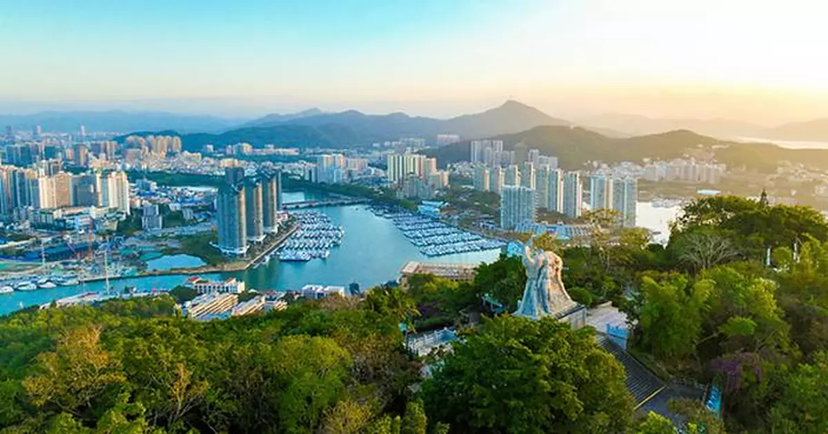 Mountains-and-Sea in Harmony: Discover Romance in Sanya