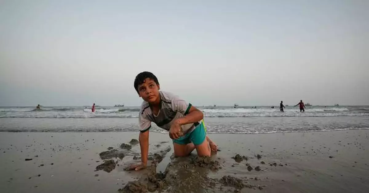 Photos show daily life in Iran on the beach along the Strait of Hormuz