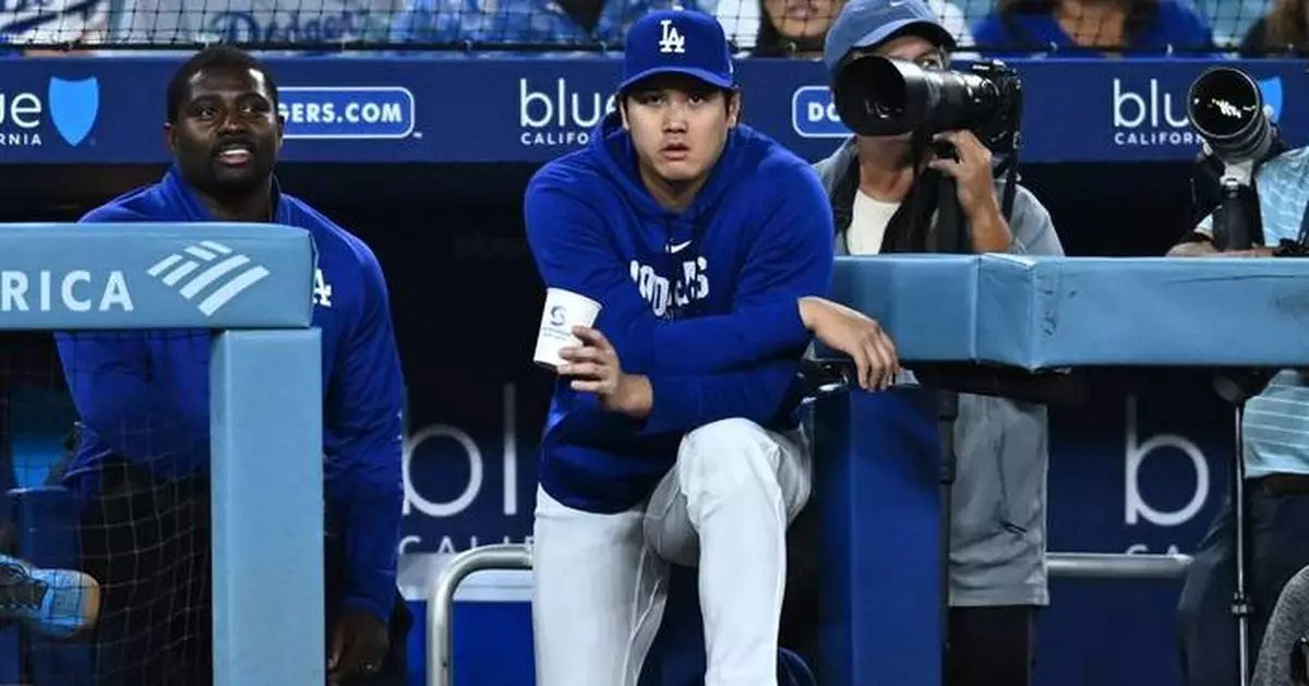 Ohtani out of Dodgers' lineup for 3rd straight day dealing with left knee, right biceps discomfort