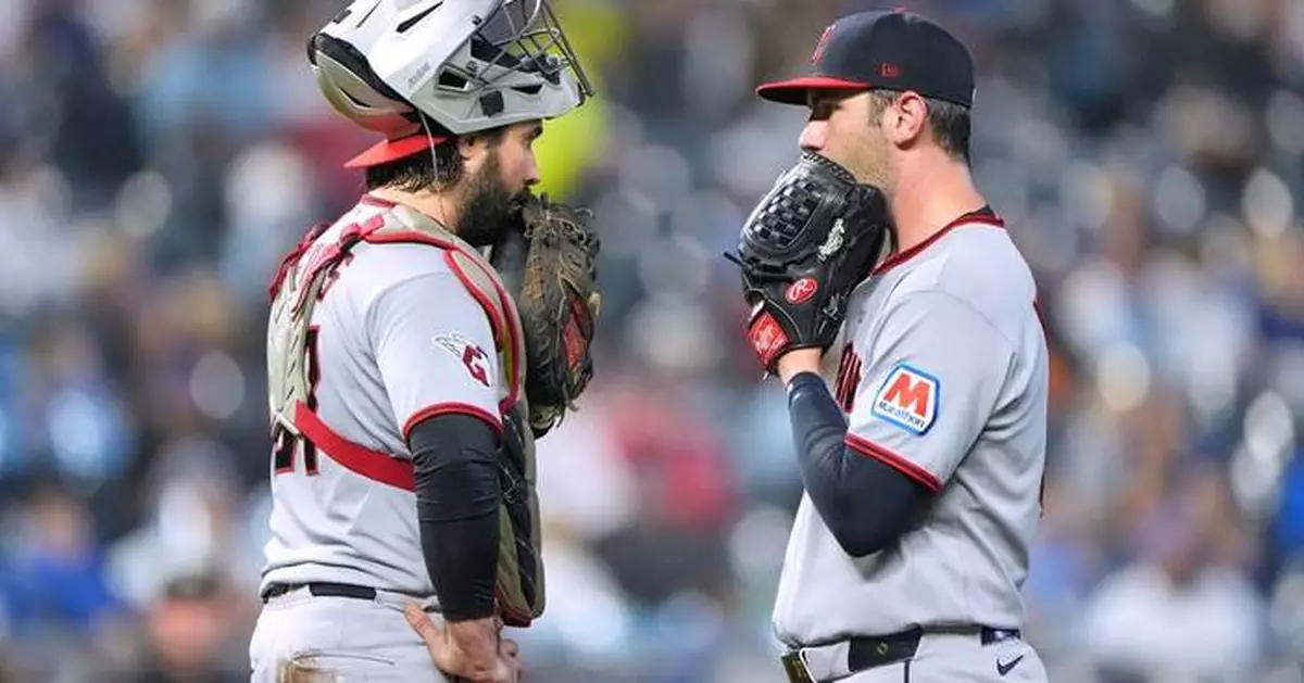 Guardians maintain 1-game AL Central lead, beat Royals 12-9 with help from 6 walks in 5-run 9th