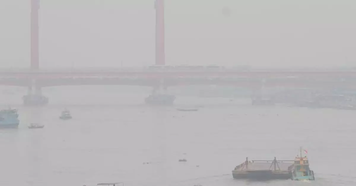 More schools close in Indonesia due to worsening haze from forest fires