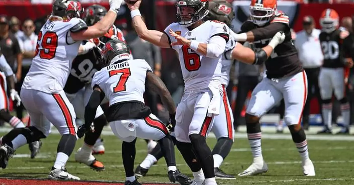 Browns-Buccaneers delayed by lightning at 2-minute warning