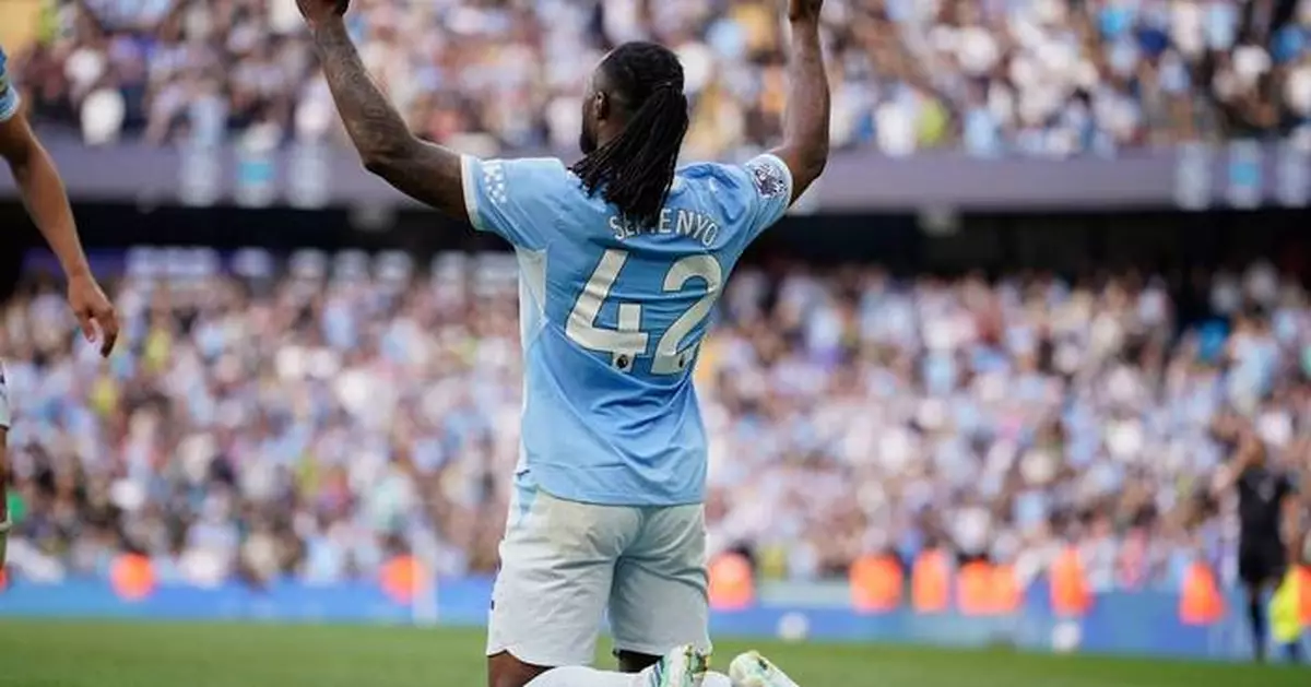 Man City wins 8-goal thriller against Sunderland to move clear at top of Premier League