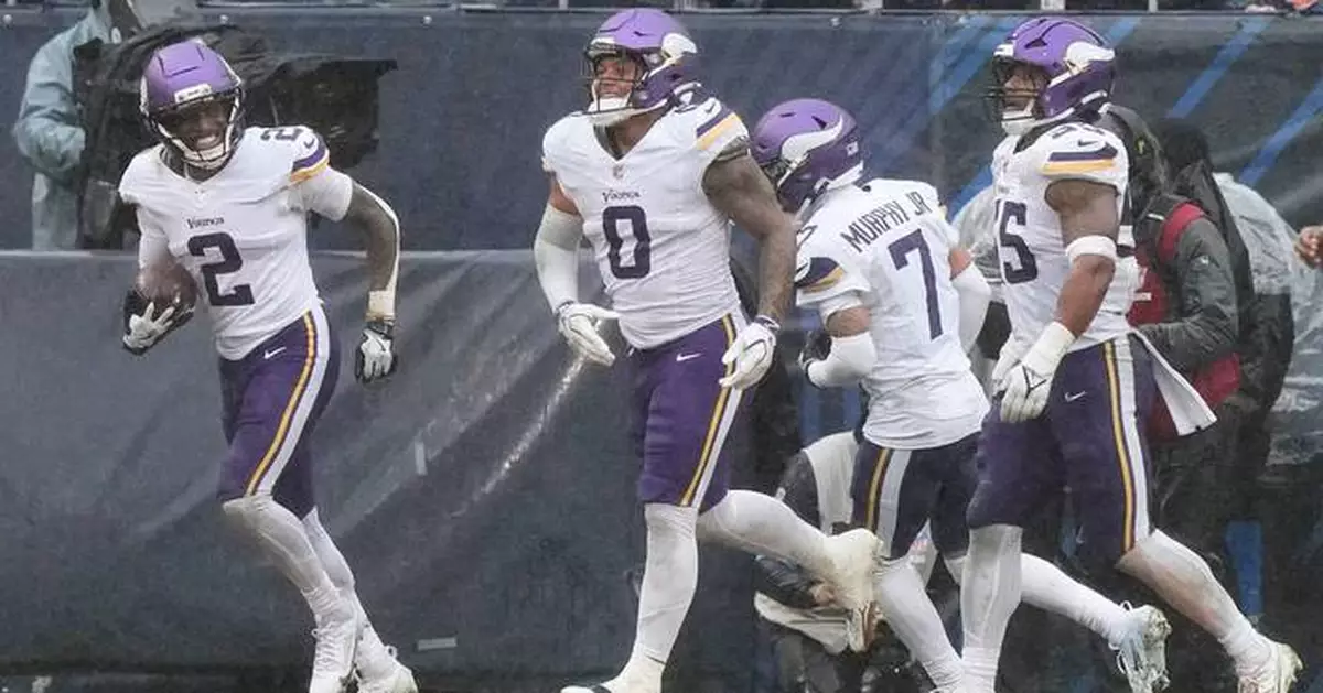 Rodgers and Turner help the Vikings shut down the Bears for a 9-3 win in the rain