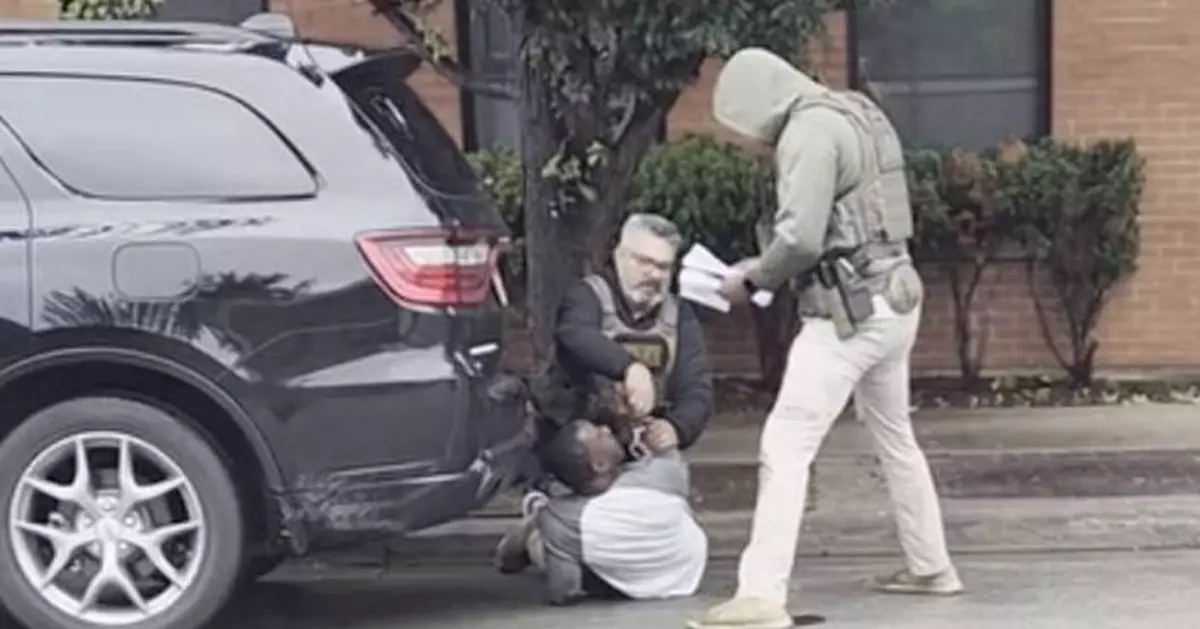 US citizen injured in Illinois after ICE agents mistook him for fugitive, tried to arrest him
