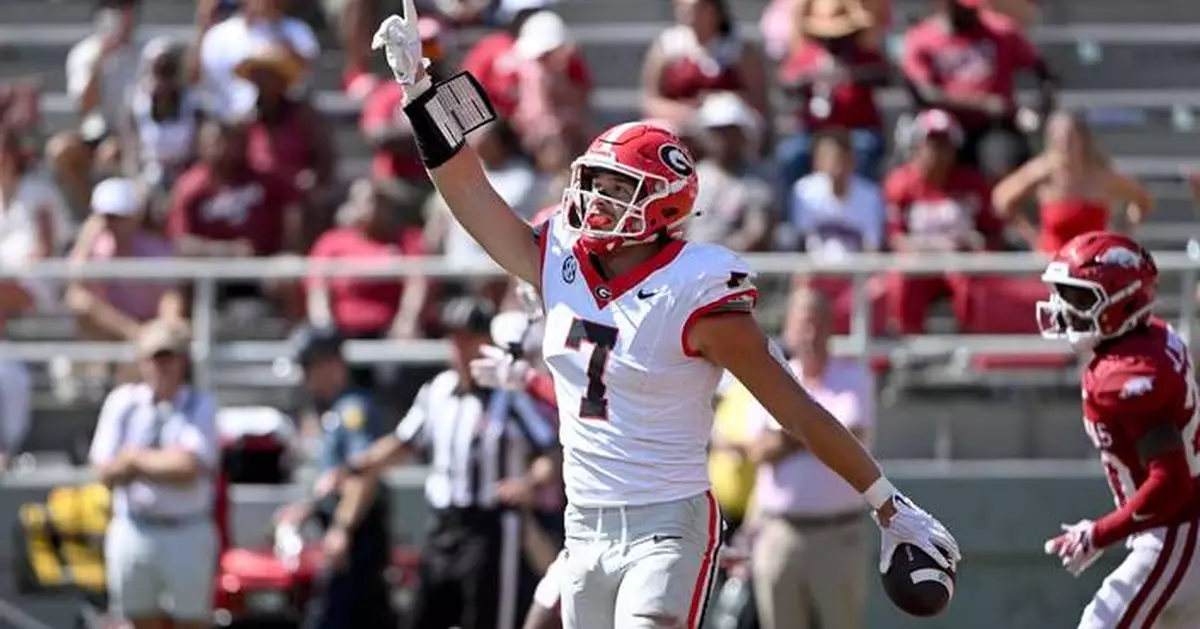 No. 2 Georgia rolls over Arkansas 45-17 in Southeastern Conference opener