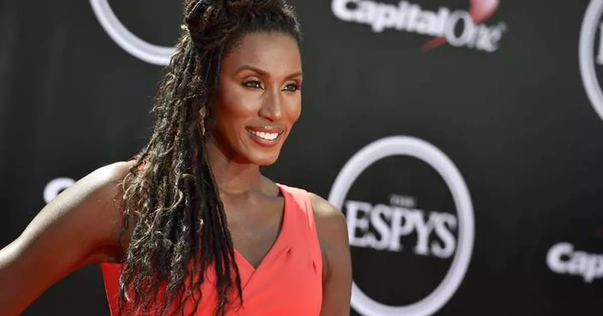 The Sparks honor Lisa Leslie with a bronze statue outside the arena