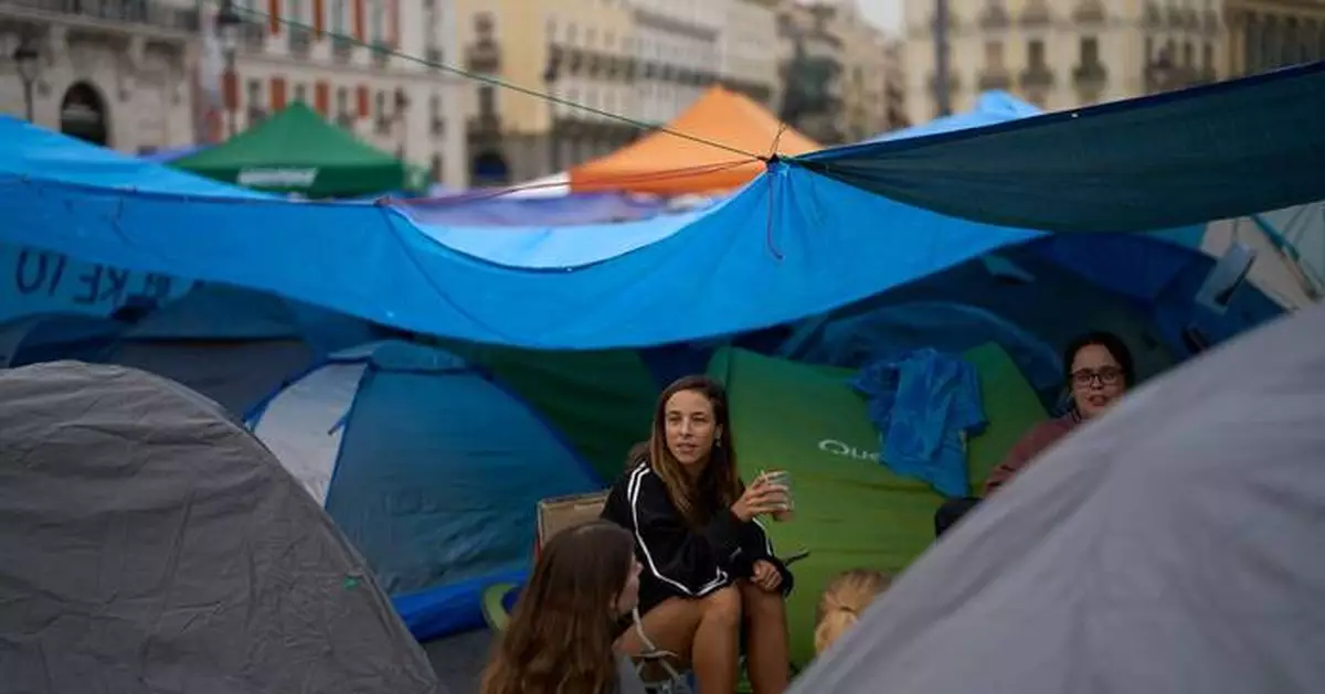 Spanish housing protests spread as government prepares its response