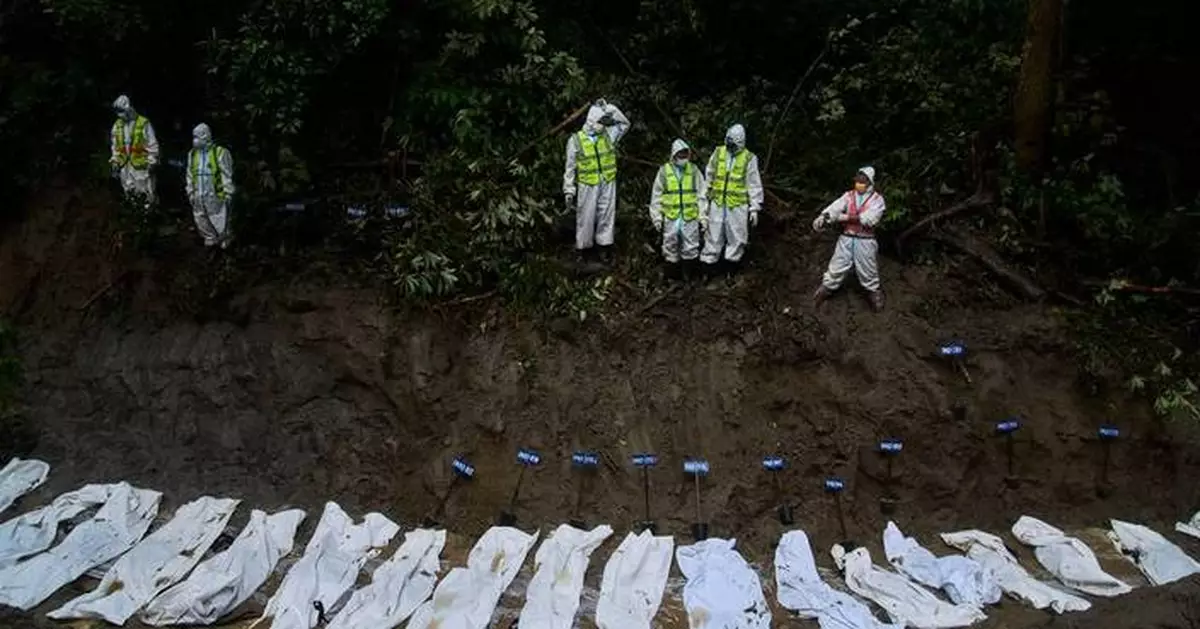 Some missing tourists make contact as Nepal flood death toll tops 1,100