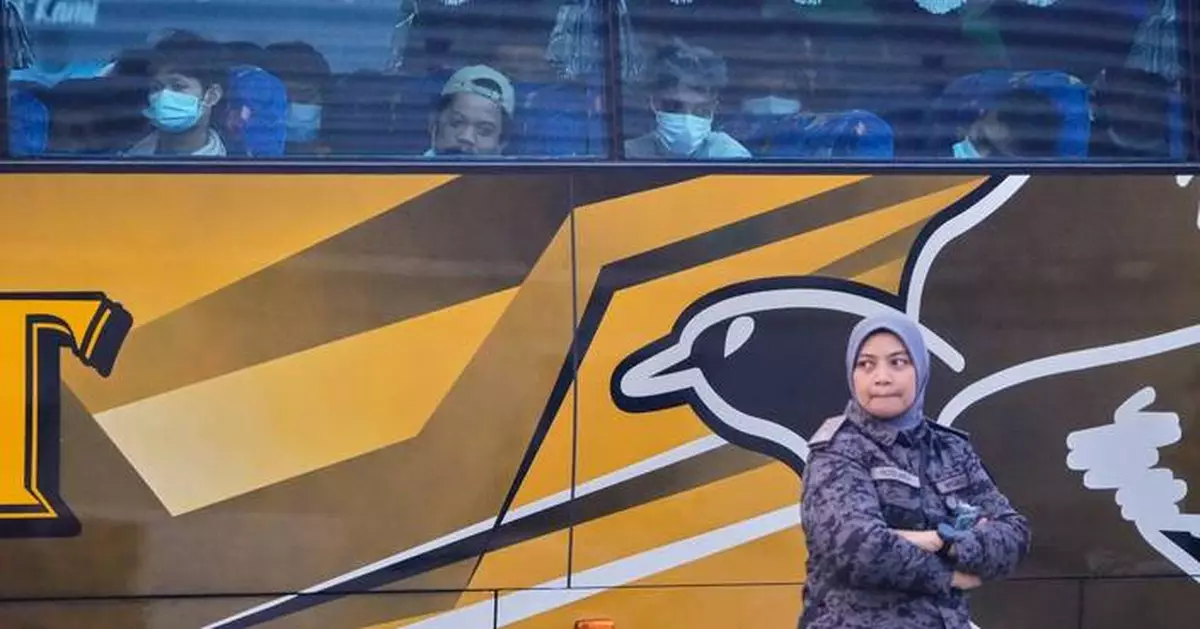 Malaysia begins Myanmar repatriations despite safety warnings by UN and rights groups