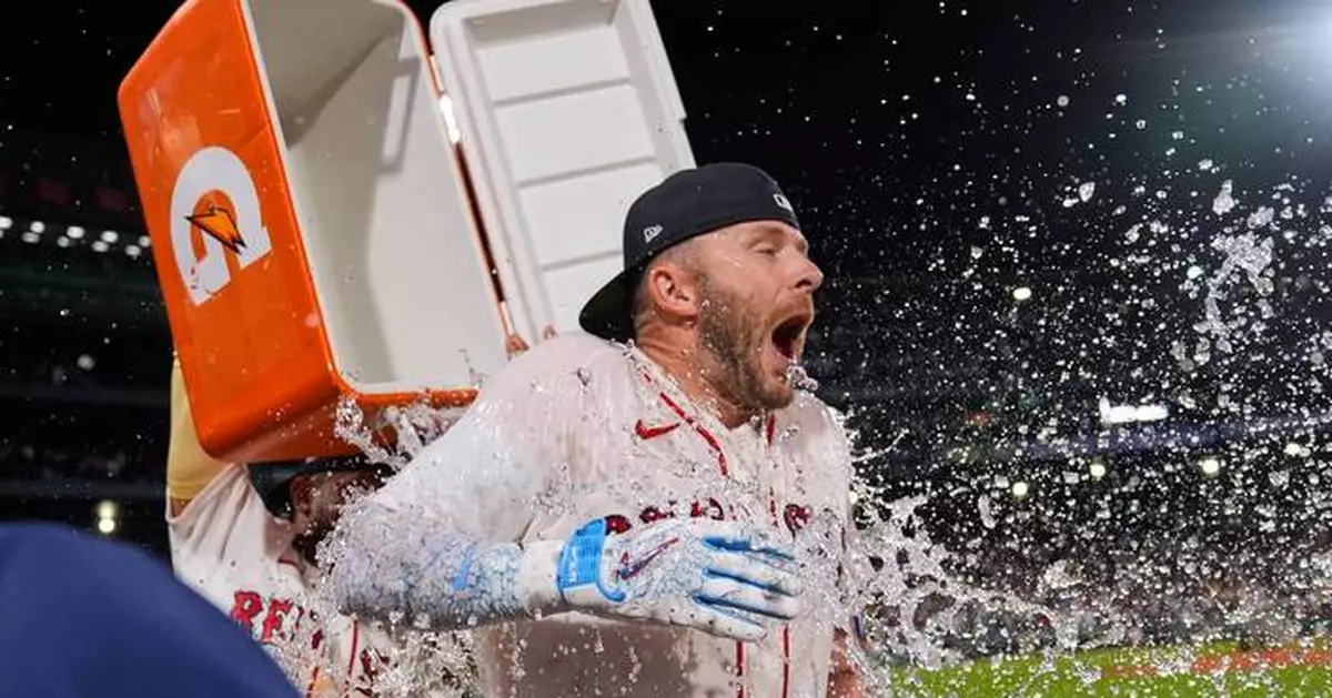 Trevor Story hits a bases-loaded RBI single in 10th to lift Red Sox to 9-8 win over Mariners