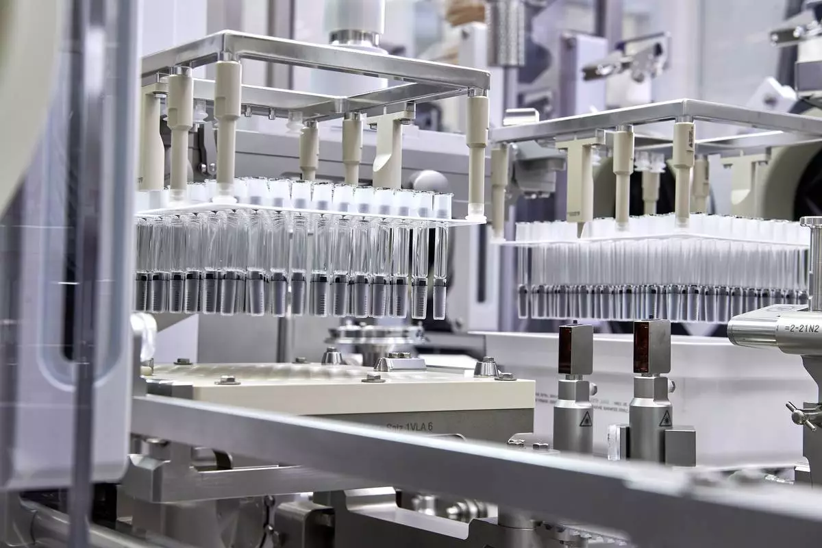 © Vetter Pharma International GmbH: The latest filling line at Vetter’s commercial facility in Langenargen, Germany
