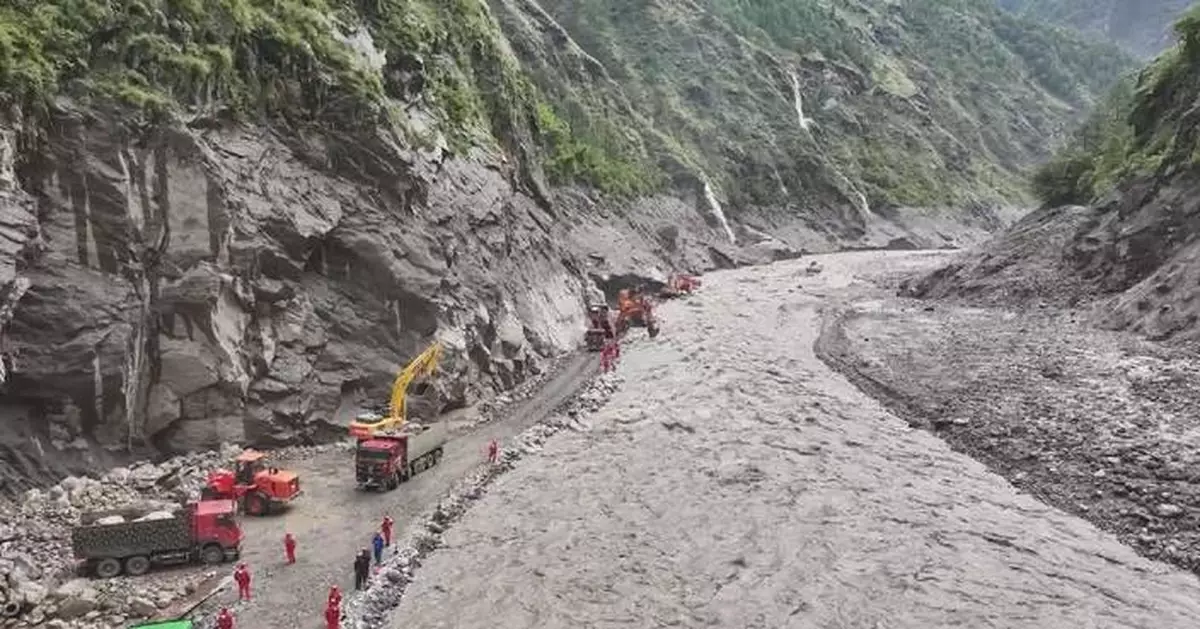 Rescue operations enter seventh day as Xizang mourns mudslide victim