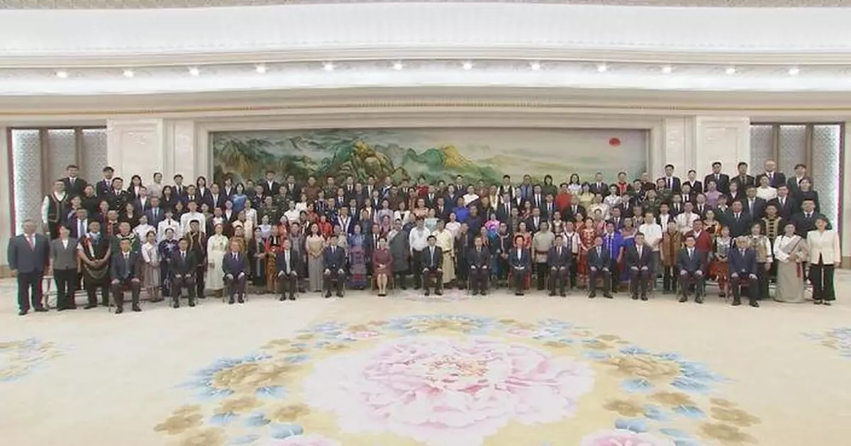 China's top political advisor meets representatives of ethnic minority groups