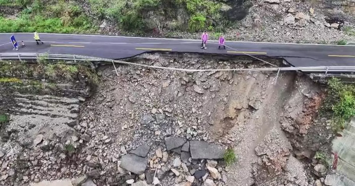 Heavy rain triggers road collapse in southwest China's Chongqing