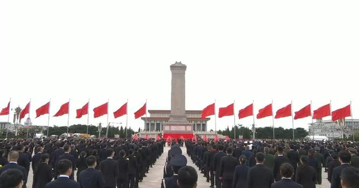 Xi attends ceremony paying tribute to national heroes