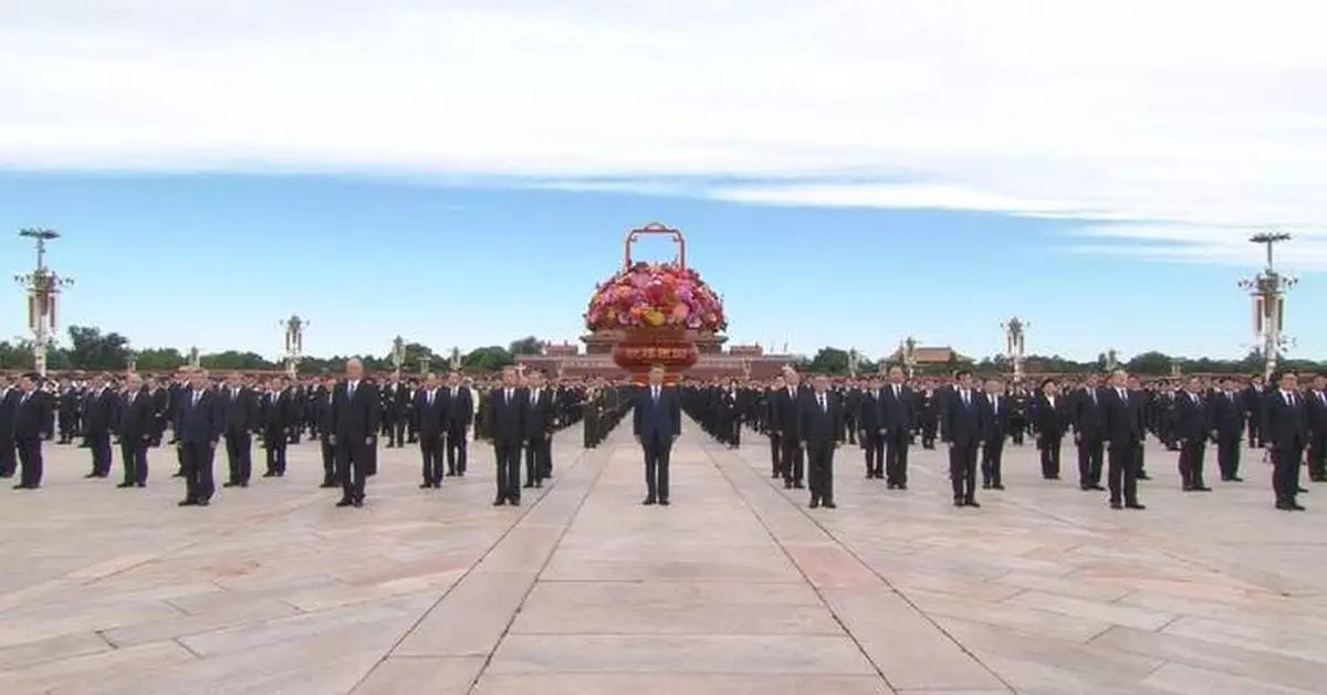Xi pays tribute to national heroes on Martyrs' Day
