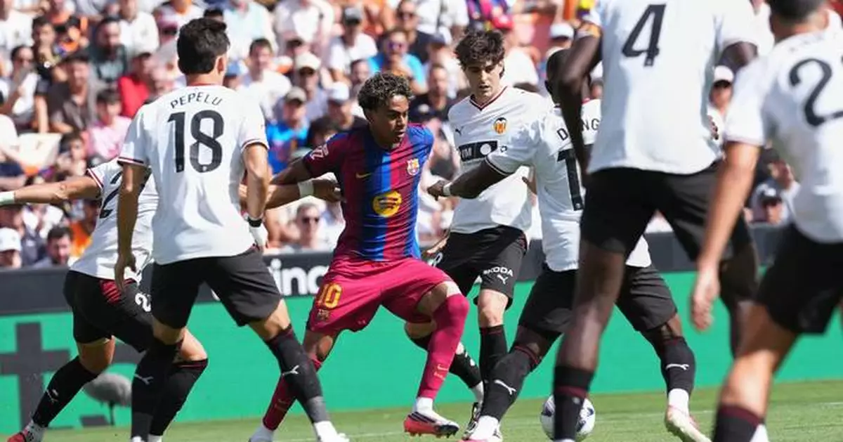 Yamal scores twice as Barcelona wins 4th straight game in La Liga, Arsenal beats Chelsea