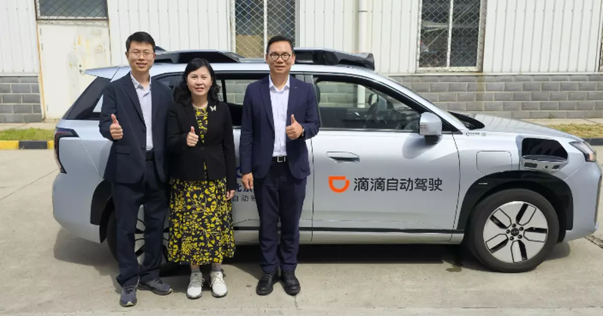 Delegation of LegCo Panel on Transport Explores Autonomous Driving Technology During Beijing Visit