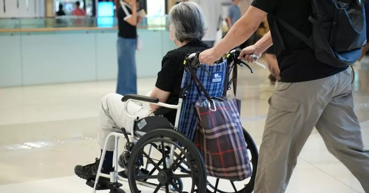 Lingnan Study Finds Grandchildren's Care for Grandparents Eases Parents' Burden, with Foreign Domestic Helpers Possibly Weakening Traditional Family Bonds