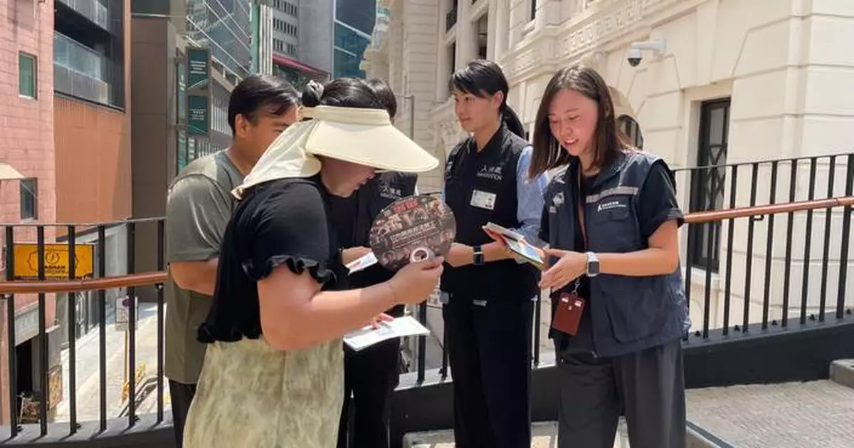 Hong Kong Arrests Two Illegal Workers in Joint Operation Against Unlawful Tourist Services