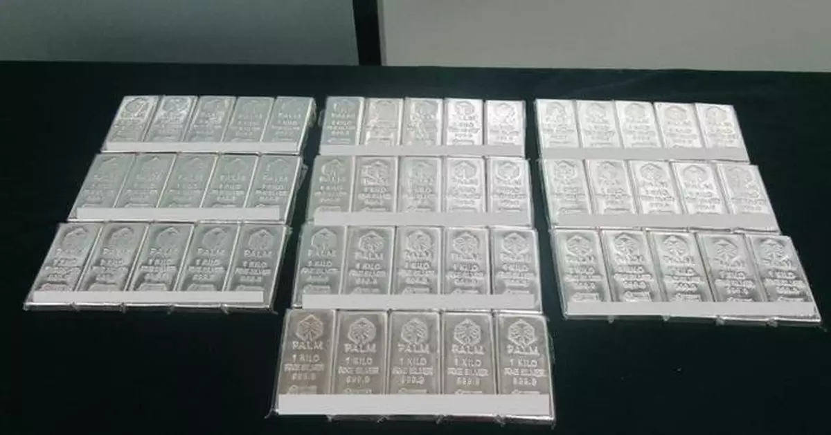 Hong Kong Customs Seizes $1 Million in Smuggled Silver at Bridge, Arrests Driver