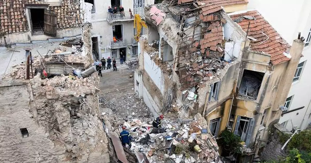 Rescuers pull 2 unconscious from collapsed building near the Acropolis in Greece