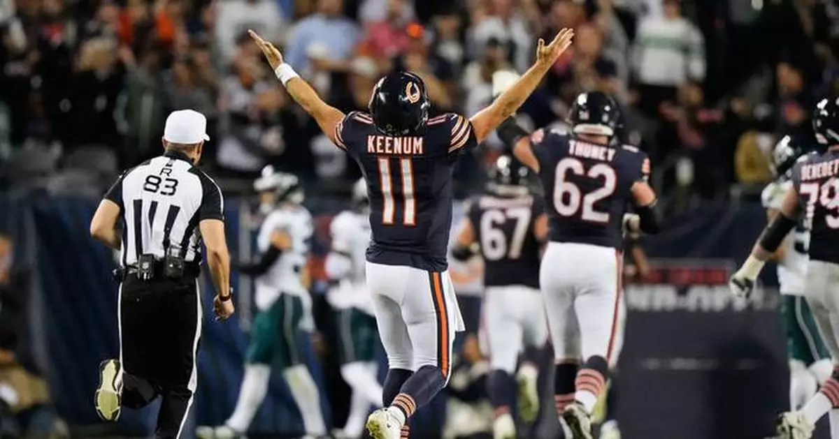 Case Keenum drives Chicago to 3 touchdowns as the Bears beat the Eagles 27-7