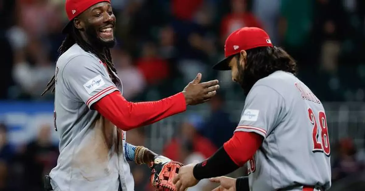 Elly De La Cruz hits 30th homer and Reds rally for 7-6 win over Braves, who lock up NL's No. 3 seed