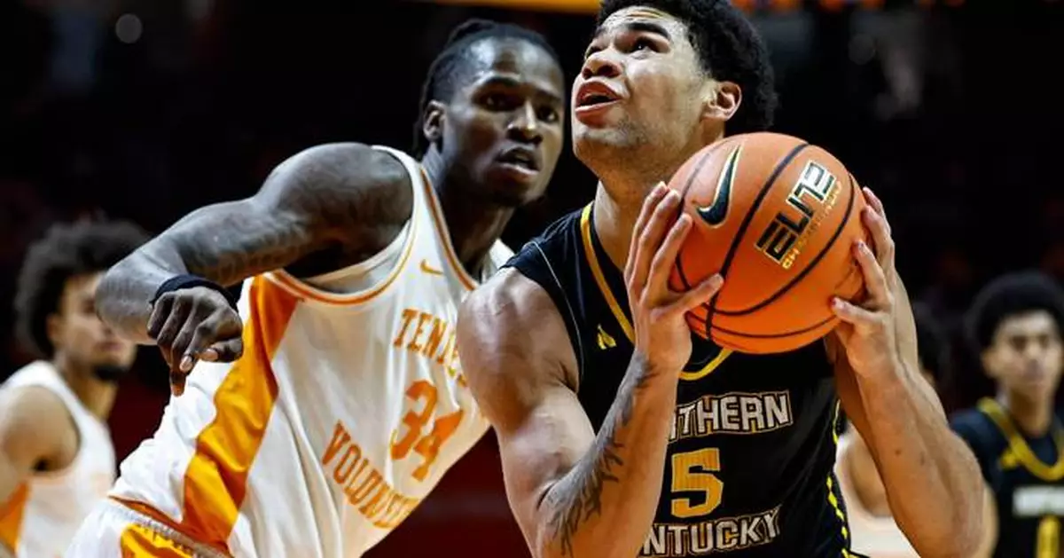 Louisville adds fifth-year forward LJ Wells to the basketball roster for this season
