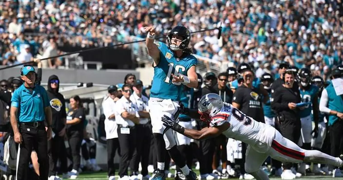 Lawrence throws 3 TD passes as Jaguars rout Patriots and raise more questions about Maye
