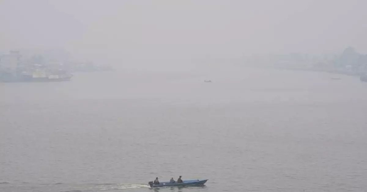 Thick haze disrupts flights on Indonesia's Borneo island