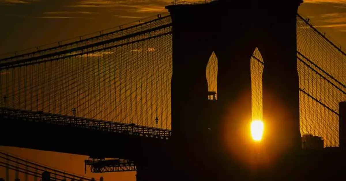 Knife-wielding man on Brooklyn Bridge cables fatally shot after ignoring orders to drop weapon