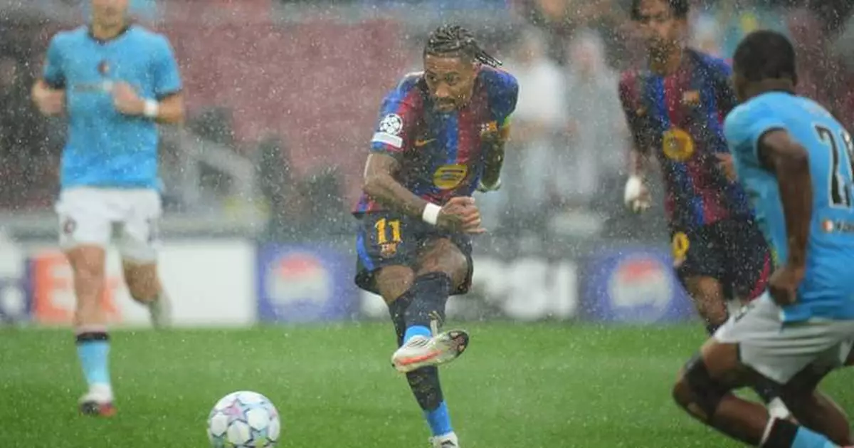 Raphinha strikes twice as Barcelona starts Champions League with 5-1 rout of Feyenoord
