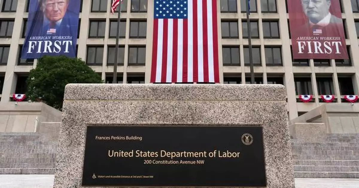 Claims for unemployment benefits drop to 196,000, lowest since mid-July as layoffs remain low