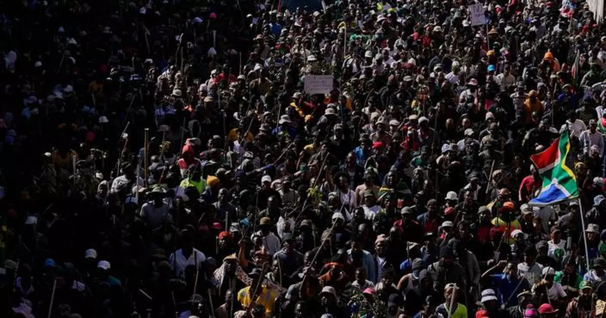 Nigeria says 2 of its nationals killed in South Africa as anti-migrant tensions flare