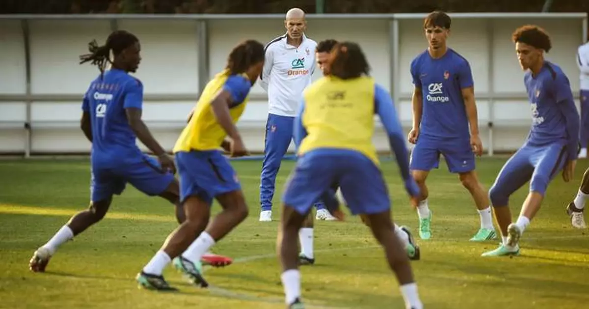 A dream debut for Esteban Lepaul as Zidane feeds him passes in France training