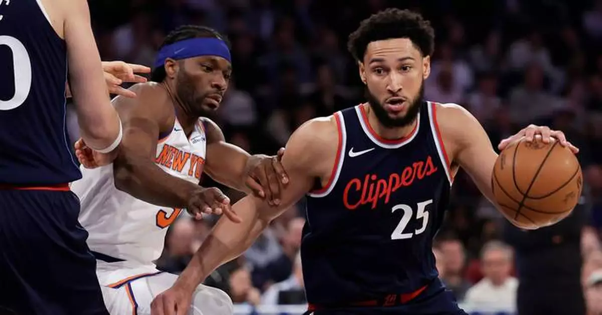 Ben Simmons agrees to a 1-year contract with the Sacramento Kings, AP source says