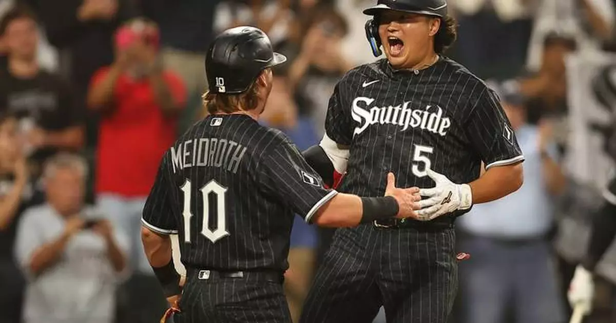 Murakami hits 3-run homer, White Sox top Tigers 3-1 to move into 1st place tie in AL Central