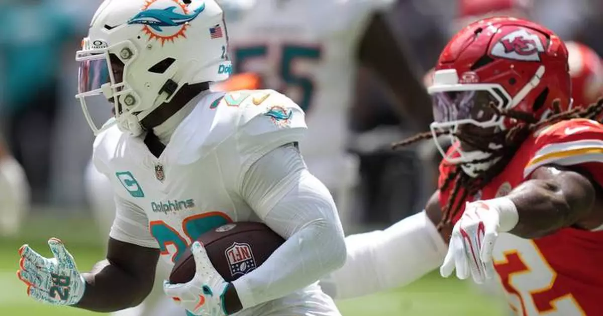 Dolphins' star RB De'Von Achane ruled out after suffering knee injury vs. Chiefs