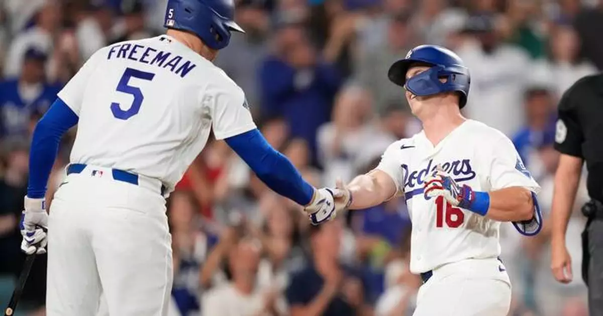 Freddie Freeman returns to the Dodgers' lineup after missing 2 games with a knee issue