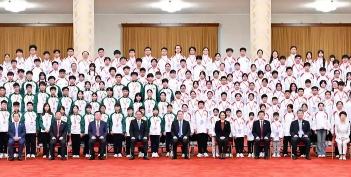 "Salute to the National Flag" Hong Kong and Macao Youth Flag-Raising Teams' Beijing Visit Delegation Received by State Leader
