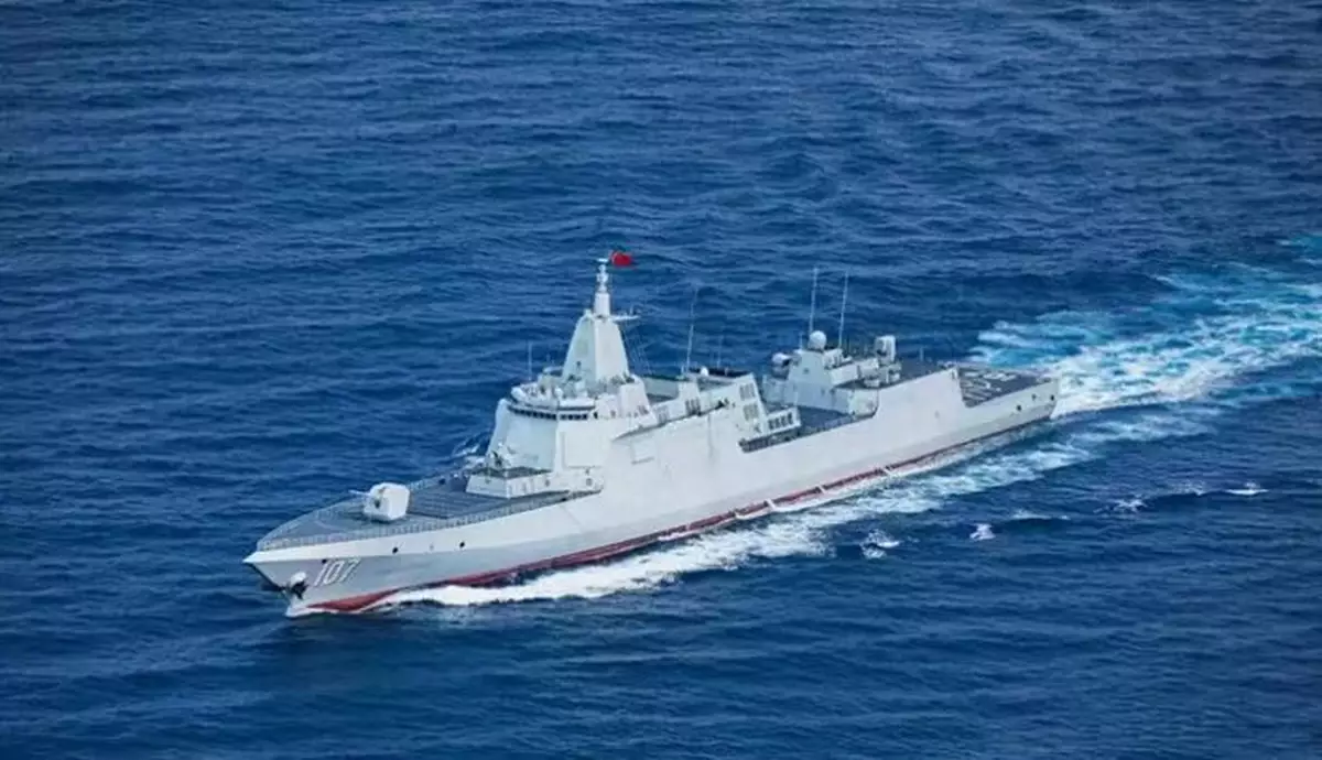 Four Days Dead in the Water: How  a US Destroyer Left Adrift in the South China Sea