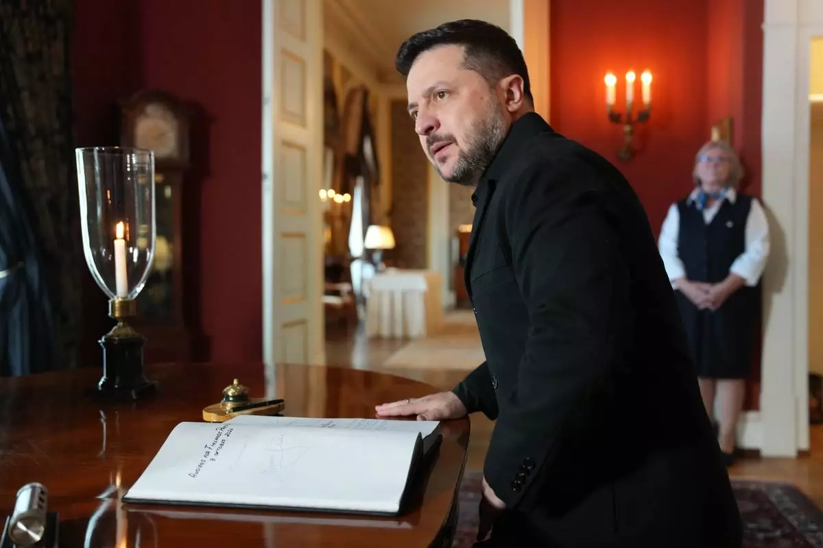 Ukrainian President Volodymyr Zelenskyy meets Norway's King Haakon in Oslo, Norway, Tuesday, Oct. 20, 2026. (Ole Berg-Rusten/NTB Scanpix via AP)