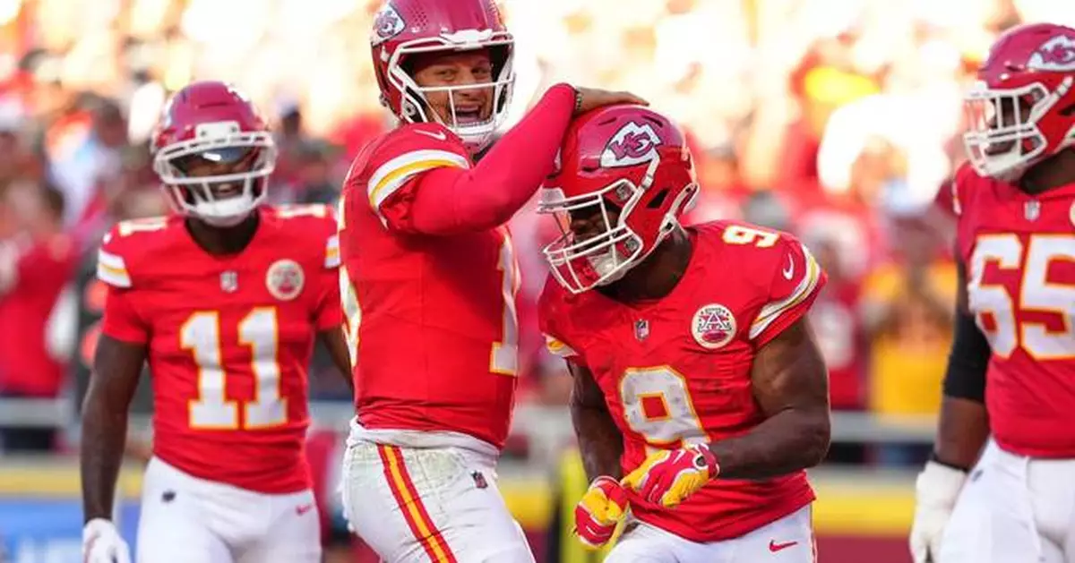 Chiefs move to 5-0 as Kenneth Walker runs for two TDs in a 22-6 win over Chargers